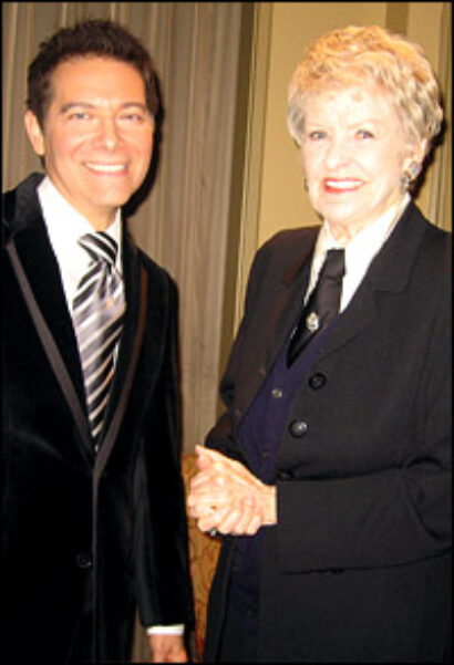 http://images.playbill.com/photo/2/4/24C36DFE233A41AA9F9648F8268ED241.jpg