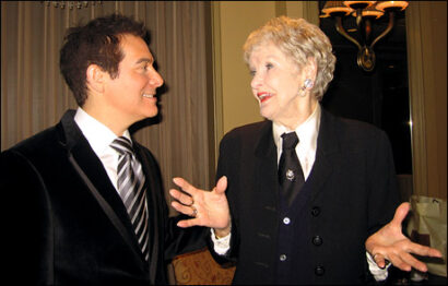 http://images.playbill.com/photo/9/E/9EC59028F363495AA2D8EB190337BDB3.jpg
