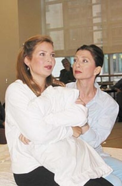http://images.playbill.com/photo/a/r/articles_photo1_image1066421681.jpg
