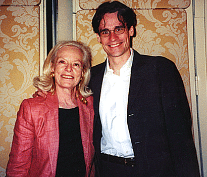 http://images.playbill.com/photo/n/e/ne_103610.gif