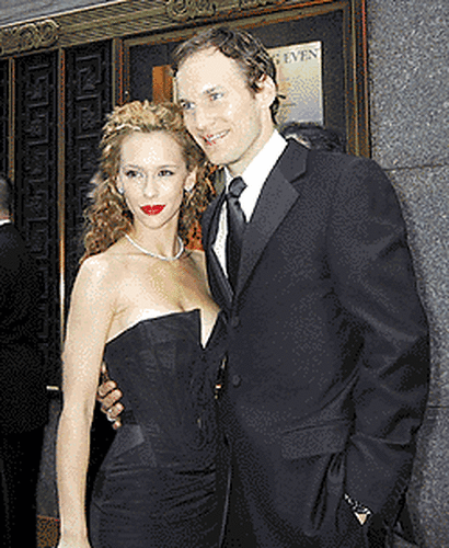 http://images.playbill.com/photo/n/e/ne_104031.gif