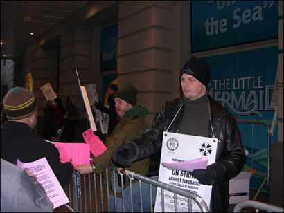 Stagehands picket.