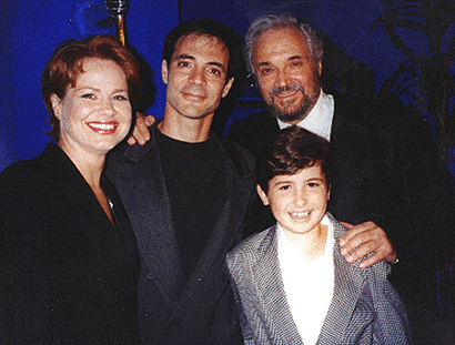 http://images.playbill.com/photo/n/e/ne_103227.gif