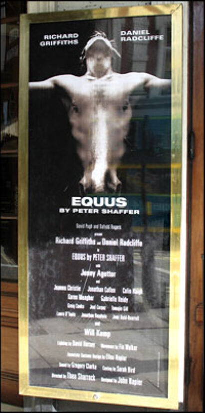 http://images.playbill.com/photo/1/E/1E5EAB6F894845EE9A741A0E4BC87EAF.jpg