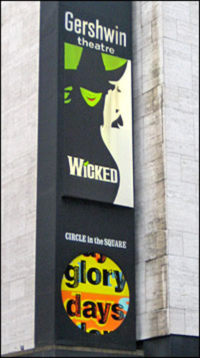 http://images.playbill.com/photo/g/l/glorydaysmarquee200.jpg
