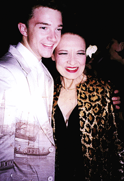 http://images.playbill.com/photo/n/e/ne_94894.gif