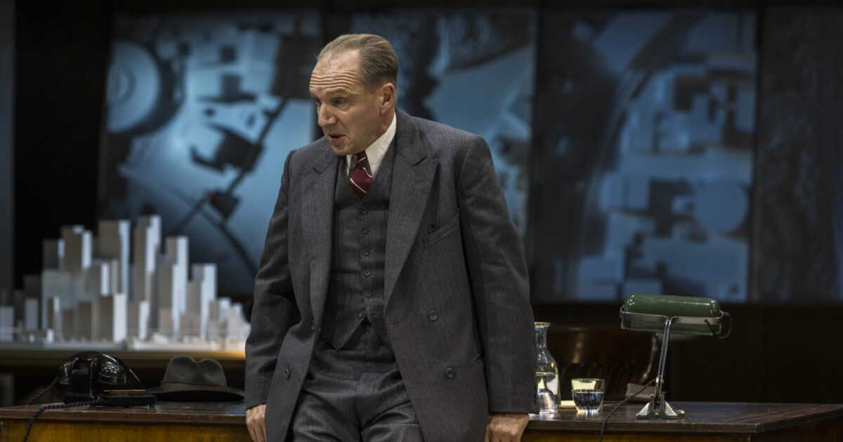 See Photos of Ralph Fiennes in Straight Line Crazy | Playbill