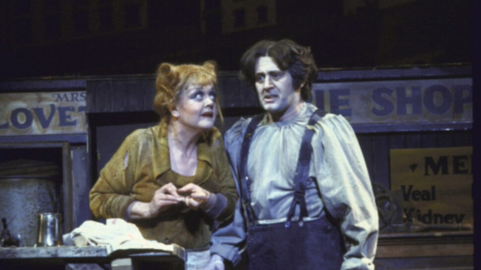 //assets.playbill.com/editorial/42005434f99950b16a2f7bfd9895c48f-sweeney-todd-broadway-production-photos-1979-02-hr.jpg