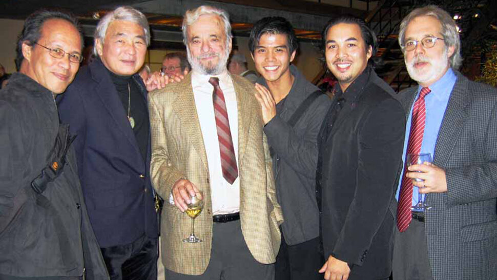 //assets.playbill.com/editorial/44756688a2988bf09a7551a79ac3182f-joseph-anthony-foronda-alvin-ing-stephen-sondheim-telly-leung-evan-daneles-and-john-weidman.jpg