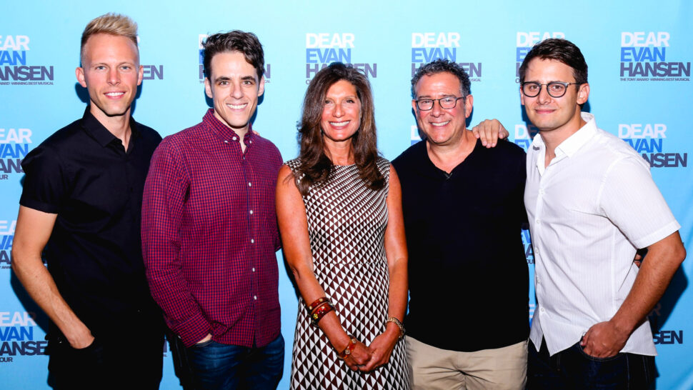 //assets.playbill.com/editorial/94d90dd91993c5b91523596bc057adb7-dear-evan-hansen-national-tour-press-day-2018-04-hr.jpg