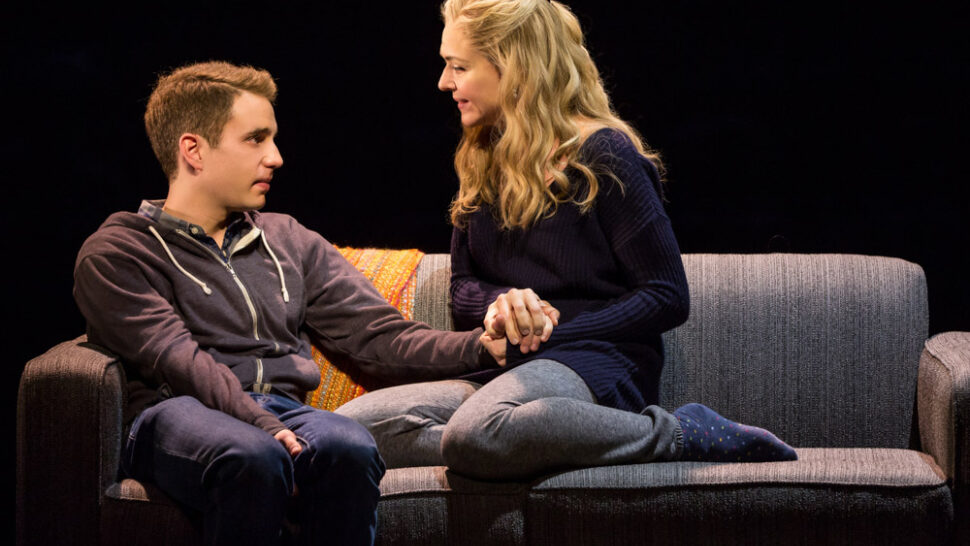 //assets.playbill.com/editorial/a67d99bfceeb3884f90e16ec847c2b9e-deh-ben-platt-rachel-bay-jones-5023-photo-credit-matthew-murphy-dear-evan-hansen-broadway-production-photos-06-hr.jpg