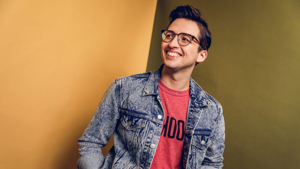 //assets.playbill.com/editorial/e0be0c2b6a383f625e2ecd0e84360553-be-more-chill-broadway-will-roland-feature-shoot-2019-01-hr.jpg