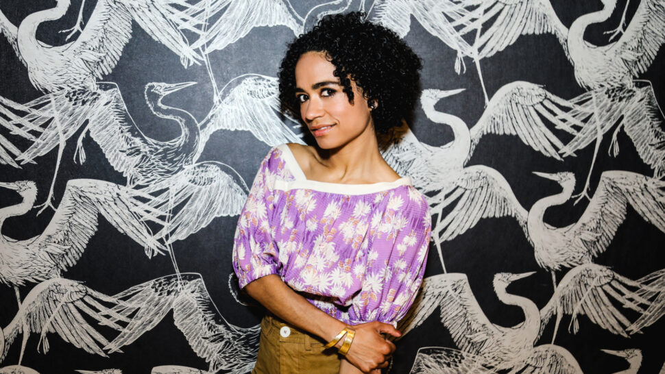 //assets.playbill.com/editorial/ec5a92ca91134476802641bdec115dc4-children-of-a-lesser-god-broadway-lauren-ridloff-feature-shoot-2018-10-hr.jpg