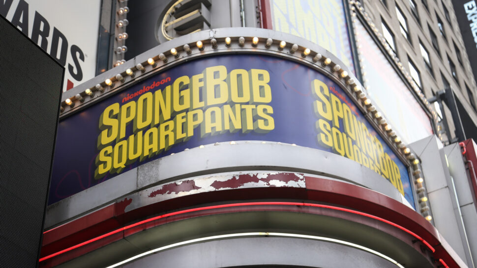 //assets.playbill.com/editorial/f45877733e2722d002d1273bc6056ba8-spongebob-squarepants-broadway-marquee-september-2017-01-hr.jpg