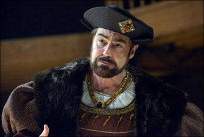 //assets.playbill.com/editorial/3e949dbe365c8ad52dc59e496676e096-Wolf-Hall-3-2013-541x361.jpg