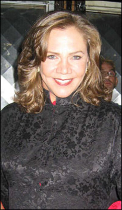 //assets.playbill.com/editorial/53a75fcfbd759de59f0056e51467161a-kathleenturner200.jpg