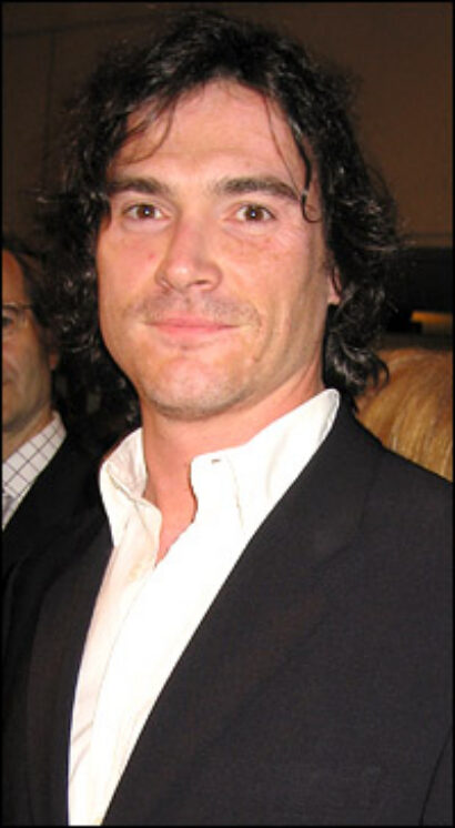 //assets.playbill.com/editorial/5cfb654d1b3f35092569f92b064fbf9a-billycrudup200.jpg
