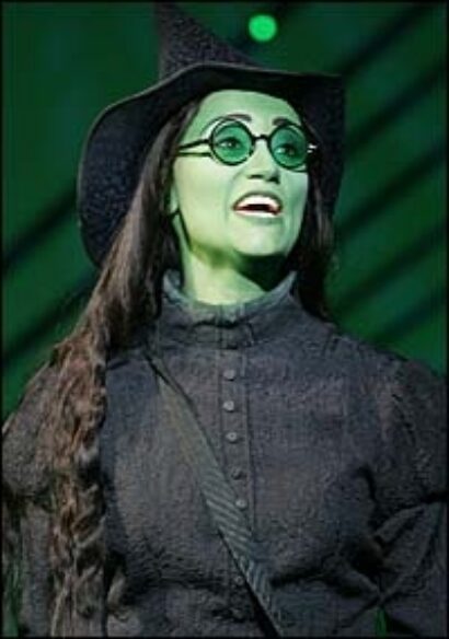//assets.playbill.com/editorial/6700a5419856f2c032e2a42fbd461d10-wicked1_1142615183.jpg