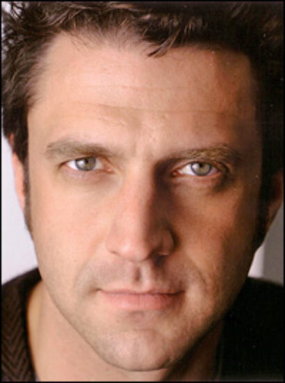 //assets.playbill.com/editorial/67461d6cf3a6f4f66ba8b1326c790184-Raulesparza200.jpg