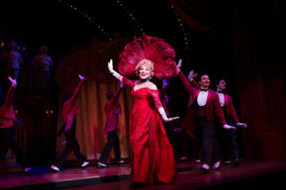 //assets.playbill.com/editorial/75eeffe21138f93fed9cef39ef700baf-1-1048-bette-midler-in-hello-dolly-photo-by-julieta-cervantes.jpg