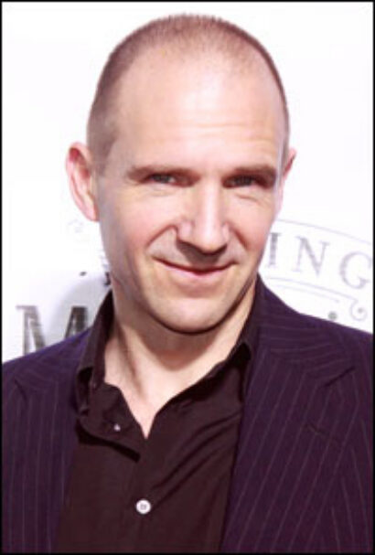 //assets.playbill.com/editorial/780490116e4fc58f40065563fcd6e61f-fiennes1_1314988202.jpg