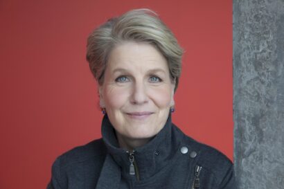 //assets.playbill.com/editorial/79efba8f7914e9c7ee31e6284cc63175-sandi-toksvig-headshot.jpg