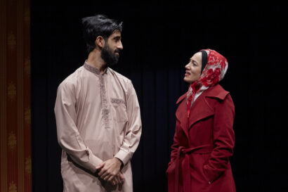 //assets.playbill.com/editorial/8202f0b7b2af725df33253030404eb2a-sathya-sridharan-and-purva-bedi-in-an-ordinary-muslim-at-new-york-theatre-workshop-photo-by-suzi-sadler.jpg