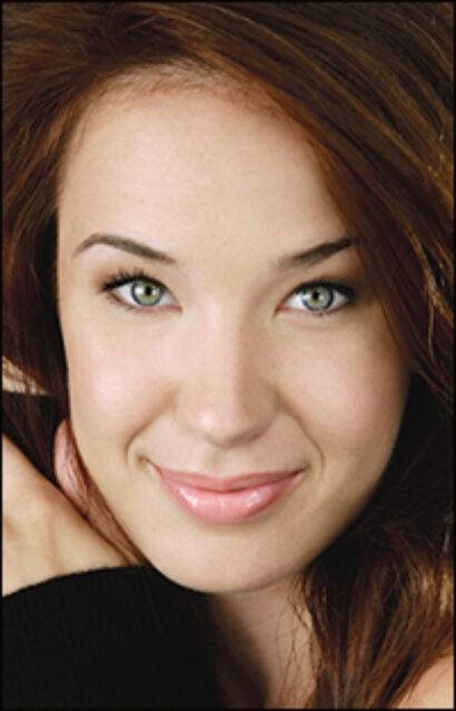 //assets.playbill.com/editorial/8e2bd42f636760abb4b6fde2c319de44-sierraboggess200.jpg