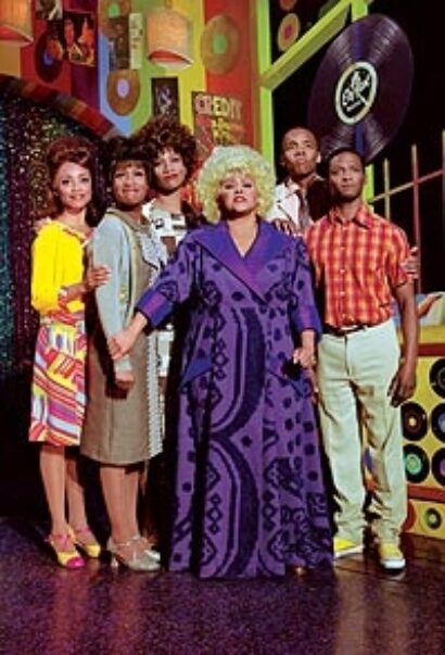 //assets.playbill.com/editorial/99d4a02d47c369a4aac4ba27dfb5563a-darlenelove.jpg