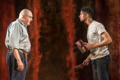 //assets.playbill.com/editorial/b300343f07f9230c9cb522dbcf5985da-alfred-molina-mark-rothko-alfred-enoch-ken.%20photo%20by%20Johan%20Persson.jpg