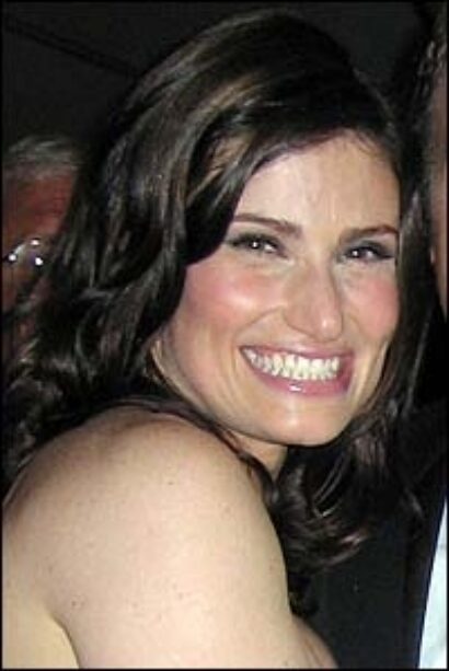 //assets.playbill.com/editorial/ba1075697896dd0eee5baea3ac8a9b6b-idina1_1127481397.jpg
