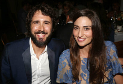//assets.playbill.com/editorial/dcaa05f51c8b2a97f5d67bfe08ebfed1-josh-groban-sara-bareilles-glikas-2-hr.jpg