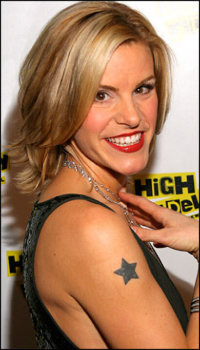 //assets.playbill.com/editorial/e0123f93ce91bad3a62261d22e27bd02-jenncolella200.jpg