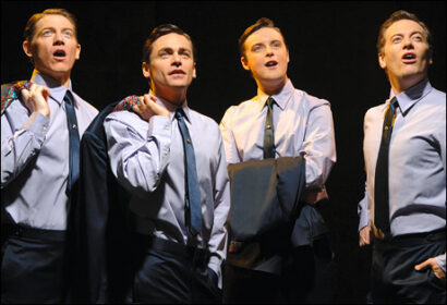 //assets.playbill.com/editorial/e8b42796c189c74ce9e165184c2e654d-jerseyboyslondonpre460.jpg