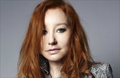 //assets.playbill.com/editorial/f04ef825bfa14bf97168a3b2da5063fb-o-TORI-AMOS-COVER-SONGS-facebook_468_306.jpg