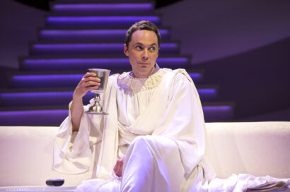 //assets.playbill.com/editorial/f5ea743b3de49e56e0fc7c054083e273-aog-jim-parsons-chalice.jpg