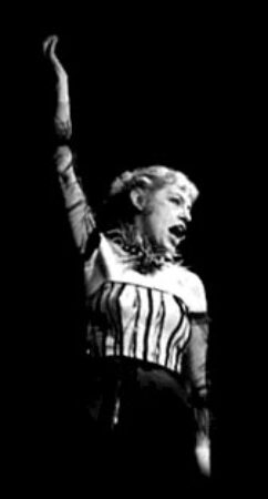 Lotte Lenya in the 1955 production of <i>The threepenny opera</i>. “SRC =” https://assets.playbill.com/editorial/_embeddedgallerySIZE/0EAd3d61610c9ed1f412f185e12ea-55penny200.jpg “></p><figcaption>
<div>
<p>Lotte Lenya in the production of 1955 of <i>The threepenny opera</i>.</p>
</div>
</figcaption></figure>
</div>
<div data-slide-count=