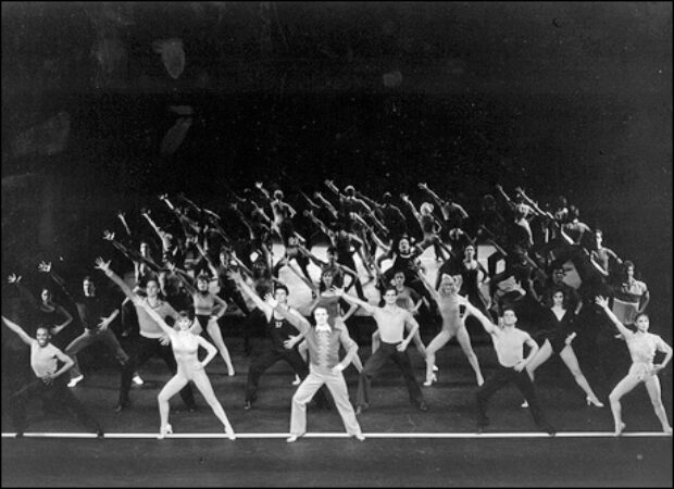 The original production of <i>A choir line</i>“SRC =” https://assets.playbill.com/editorial/_embeddedgallerysize/11908ee5ae7fbd42619e6ac16c909f4c-acl1.jpg “></p><figcaption>
<div>
<p>The original production of <i>A choir line</i></p>
</div>
</figcaption></figure>
</div>
<div data-slide-count=
