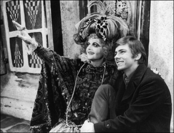 Angela Lansbury and Kurt Peterson in <i>Dear world</i>1969 “SRC =” https://assets.playbill.com/editorial/_embedddedgallerysize/19A0374a3d1f493cb8aee29d04e67018-lansdear2.jpg “></p><figcaption>
<div>
<p>Angela Lansbury and Kurt Peterson in <i>Dear world</i>1969</p>
<p>Friedman-res</p>
</div>
</figcaption></figure>
</div>
<div data-slide-count=