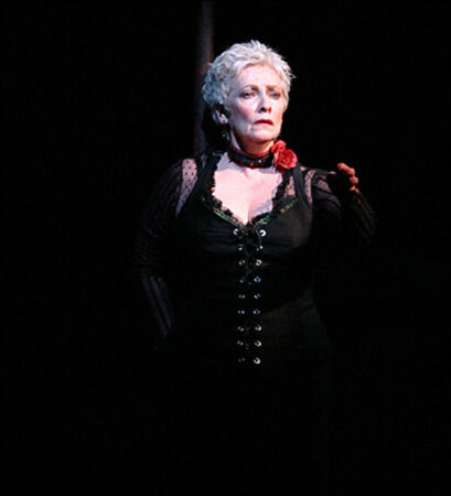 Betty Buckley in <i>The threepenny opera</i> by Williamstown “SRC =” https://assets.playbill.com/editorial/_embeddedgallerysize/2017e75c77645bd073a7b9dce693c218-penny2.jpg “></p><figcaption>
<div>
<p>Betty Buckley in <i>The threepenny opera</i> by Williamstown</p>
</div>
</figcaption></figure>
</div>
<div data-slide-count=