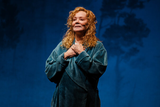 Llámame Izzy Broadway Production Photos 2025 Jean Smart HR