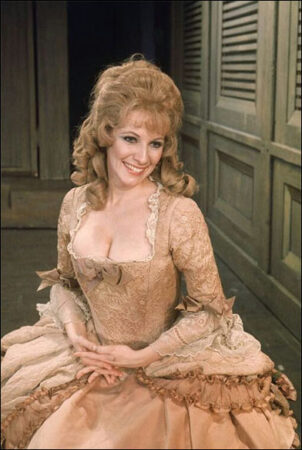 Betty Buckley in <i>1776</I>“SRC =” https://assets.playbill.com/editorial/_embeddedgallerysize/661ea713cc0ac76a2755a44a6de944d1-buckleybirthday2.jpg “></p><figcaption>
<div>
<p>Betty Buckley in <i>1776</i></p>
</div>
</figcaption></figure>
</div>
<div data-slide-count=