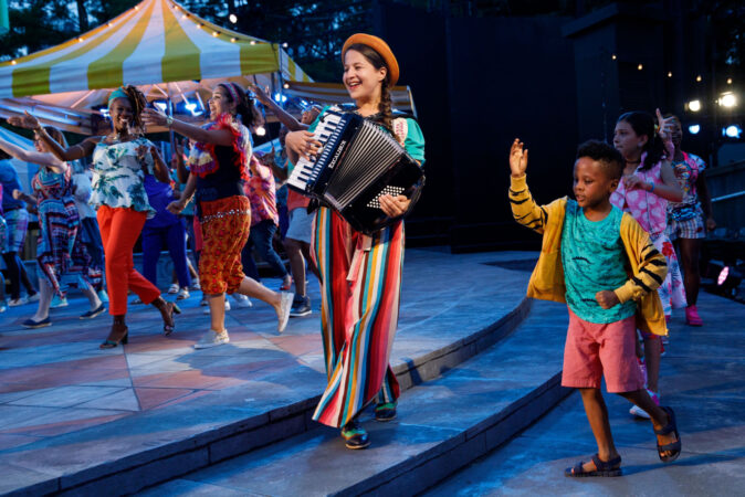 Twegth_night_red_cast_shakespeare_in_the_park_productuctouction_photo_2018_shaina taub_hr
