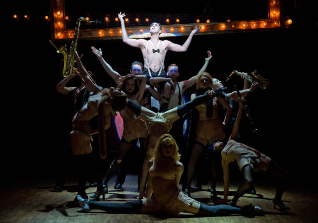 Cabaret_production_photo_broadway_revival_alan_cumming_hr