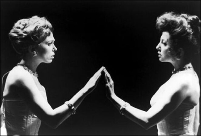 Carolee Carmello and Donna Murphy in <i>Hello again</i>“SRC =” https://assets.playbill.com/editorial/_embeddedgallerysize/78a1c8bf9f5ea3f3cbf5ee1070f7ccc7-donnahello1.jpg “></p><figcaption>
<div>
<p>Carolee Carmello and Donna Murphy in <i>Hello again</i></p>
<p>John Marcus</p>
</div>
</figcaption></figure>
</div>
<div data-slide-count=