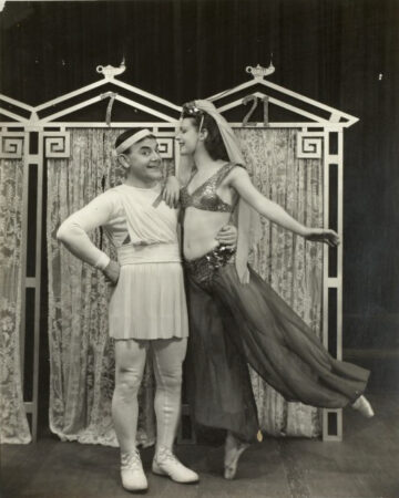 The_boys_from_syracuse_production_photo_1938_jimmy savo_heidi vosseler_hr