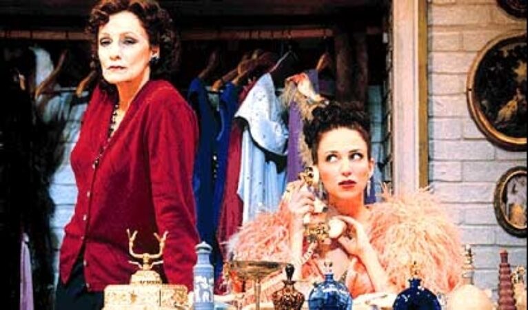 Betty Buckley and Deborah Gibson in <i>Gypsy</i> At paper factory “SRC =” https://assets.playbill.com/editorial/_EMbedddedgallerysize/95b11288f4311157b9ba0c1211be7754-gyp3_1360178939.jpg “></p><figcaption>
<div>
<p>Betty Buckley and Deborah Gibson in <i>Gypsy</i> at paper factory</p>
</div>
</figcaption></figure>
</div>
<div data-slide-count=