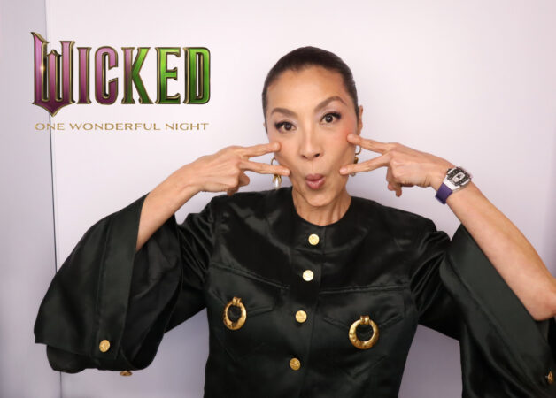 Wicked: Una noche maravillosa Fotomatón detrás del escenario de NBC 2025 Michelle Yeoh HR