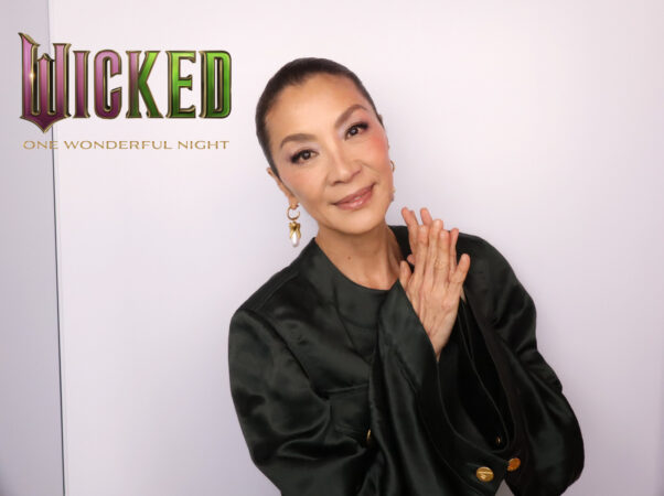 Wicked: Una noche maravillosa Fotomatón detrás del escenario de NBC 2025 Michelle Yeoh HR