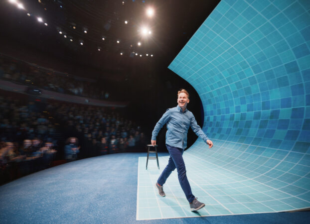 The old man and the pool_promo foto_2022_mike Birbiglia_hr